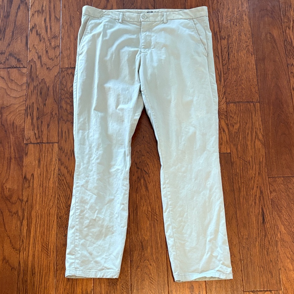 Old Navy Men's Green Chinos size 38x32